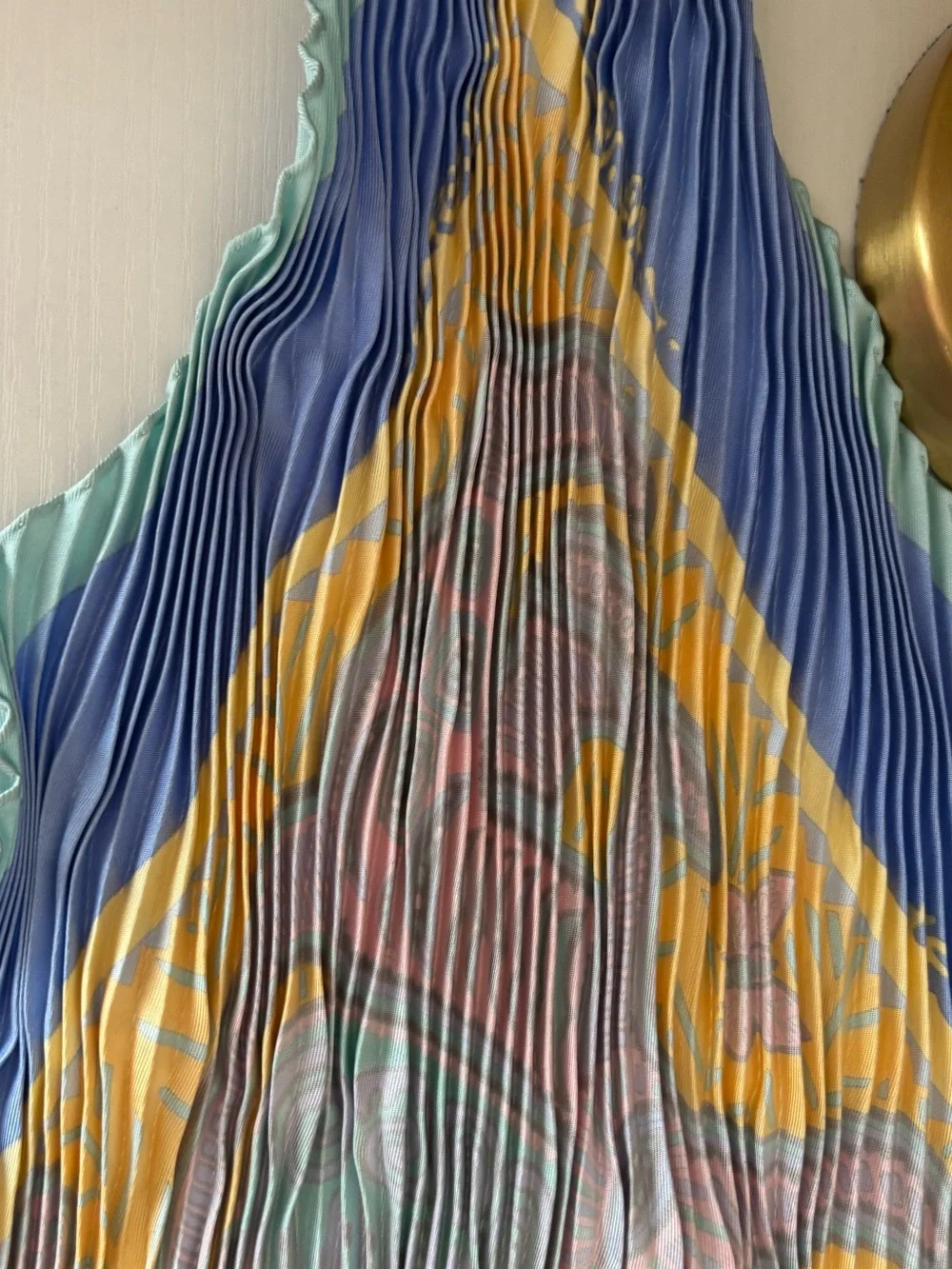 Vintage Hermès "Puzzle II" pleated silk scarf - Picture 3 of 7